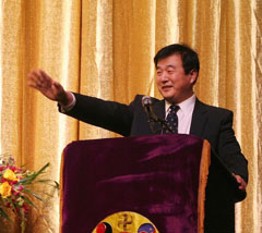 Image for article La Conférence de partage d’expérience Falun Dafa 2006 à New York se déroule magnifiquement, Maitre vient et enseigne (Photos)