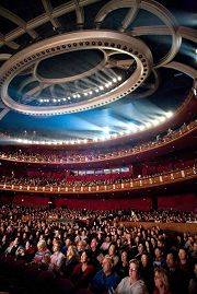 Image for article Le Spectacle du Nouvel An de NTDTV capture le cœur du public de Hollywood, l’interférence du PCC est condamnée (Photos)