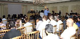 Image for article Athènes : Un forum interroge : Comment peut-on laisser les crimes contre l’humanité continuer dans une nation qui s’apprête à accueillir les jeux olympiques ? (Photos)