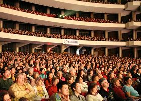 Image for article Ottawa, Canada : Les VIPs souhaitent la bienvenue au Divine Performing Arts (Photos)