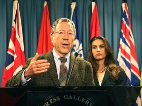 Image for article Un membre du parlement canadien condamne les abus des droits de l'homme en Chine (Photos)