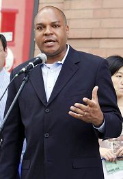 Image for article L'élu parlementaire de l'État de New-York réclame la libération des membres de famille des pratiquants qui ont été arrêtés en Chine (Photos)