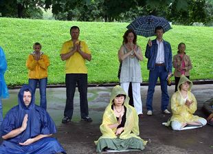 Image for article Moscou, Russie : Appeler à la fin de la persécution devant l'ambassade chinoise (Photos)