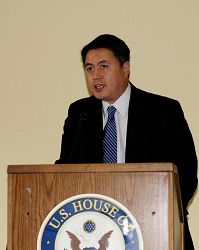 Image for article Le porte-parole du Falun Gong demande de mettre fin à la persécution lors d'un forum du Congrès des États-Unis (Photo)