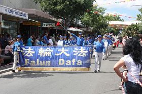 Image for article Sydney, Australie : Le défilé du Festival du fantôme Fisher accueille la fanfare de la Terre divine (Photo)