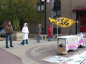 Image for article Des chinois de l’étranger renoncent au PCC lors d’un événement dans le Chinatown de Chicago (Photos)