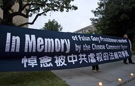 Image for article Etats-Unis - Une veillée aux chandelles à Los Angeles marque le dixième anniversaire du paisible appel du 