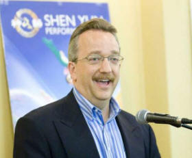 Image for article Le Président et chef de direction du San Jose Convention and Visitors Bureau est impressionné par Shen Yun : « Nous nous réjouissons à l'avance des 100 prochaines années que nous allons passer ensemble » (Photos)