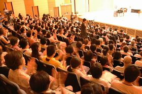 Image for article Tous les billets au spectacle du concours préliminaire international de chant chinois à Taïwan vendus en dépit du mauvais temps (Photos)