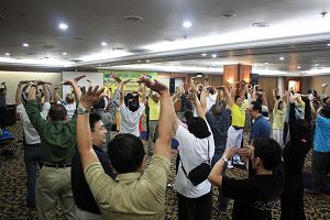 与会者谻真学炼法轮功