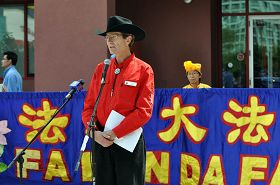 亚伯塔省反对党领袖、省豅员大卫•斯旺(Dr.