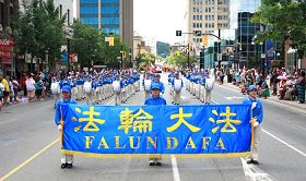 Image for article Ontario, Canada : La fanfare Terre divine participe au défilé du Carnaval de Hamilton (photos)