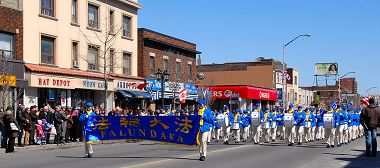 Image for article Toronto, Canada: La fanfare Terre divine participe pour la première fois au défilé de la communauté grecque (Photos)
