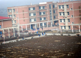 Image for article La condamnation de Mme Wang Yueqin au camp de travaux forcés pour femmes de la province du Hebei est prolongée (photos)