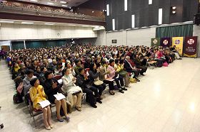 Image for article Les pratiquants partagent leurs expériences de cultivation à la conférence de Fa 2011 de Hong Kong (photos)