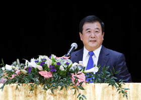 Image for article Le vénérable Maître vient à la Conférence de Fa de New York, le jour du 20ème anniversaire de la transmission publique du Falun Dafa