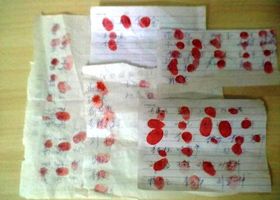 Image for article Des centaines de personnes forment un mur humain pour essayer d’empêcher la police d’emmener le héros ayant sauvé quelqu’un de la noyade 