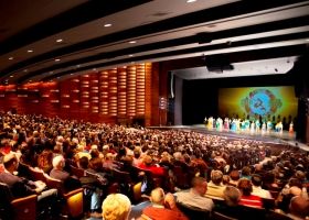 Image for article Le maintien et le cœur intérieur de Shen Yun fascinent les publics à Toronto au Canada (Photos)
