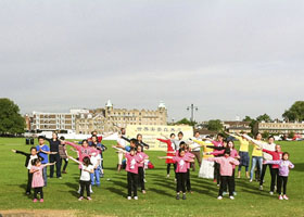 Image for article Un camp d'été Minghui et une conférence offrent une Terre Pure pour la jeune génération