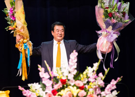 Image for article Conférence de partage d'expériences de Falun Dafa de l'Ouest des États-Unis à Los Angeles, Maître Li Hongzhi enseigne le Fa