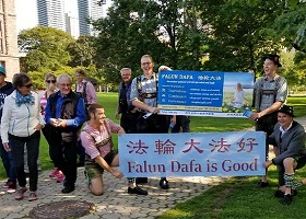Image for article Toronto : À Queen's Park, les touristes découvrent une ancienne pratique de méditation 
