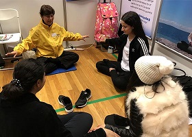 Image for article Copenhague, au Danemark : Une ancienne méditation bien accueillie lors d'un salon sur la santé