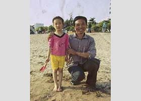 Image for article Un homme salué comme un héros pour avoir éteint le feu d'un voisin, fait maintenant face à un procès en raison de sa croyance