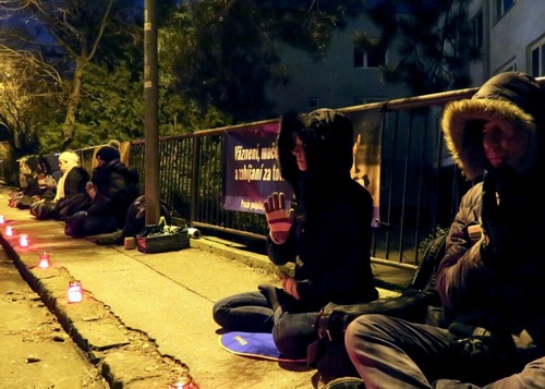 Image for article Les pratiquants de Falun Gong de Slovaquie accueillent le Nouvel An devant l’Ambassade de Chine