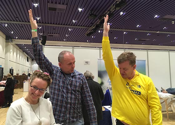 Image for article Le Falun Dafa reçoit un chaleureux accueil au Salon de la santé d’Odense, au Danemark