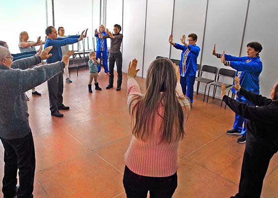 Image for article Présenter le Falun Dafa dans le cadre d’un salon dédié à la santé dans la ville russe de Tcheliabinsk