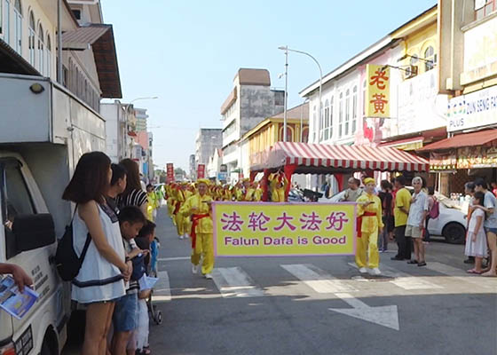 Image for article Malaisie : Les pratiquants de Falun Gong organisent quatre défilés du Nouvel An