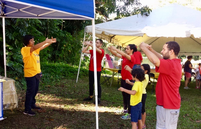 Image for article Porto Rico : Des familles découvrent le Falun Dafa dans le Jardin botanique de San Juan