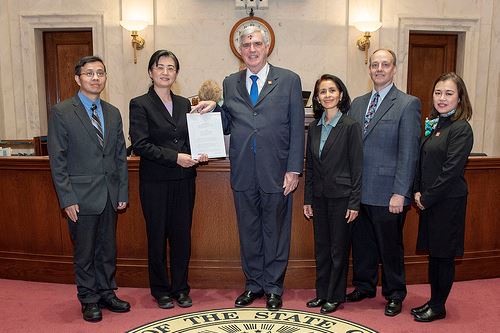 Image for article Une résolution du Sénat d'Arkansas appelle à mettre fin à la persécution du Falun Gong et aux prélèvements d'organes sur ses pratiquants