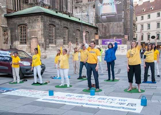 Image for article Protestation et veillées aux chandelles en Autriche, Italie, Finlande, Russie et Roumanie commémorent l’Appel pacifique du 25 avril