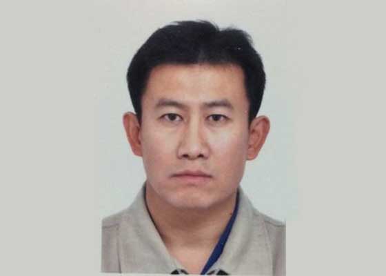 Image for article Un homme de Tianjin torturé en prison, sa belle-mère proteste devant le consulat de Chine à New York