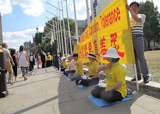 Image for article Londres: Un rassemblement et une discussion au sein du Parlement pour marquer le vingtième anniversaire de la persécution