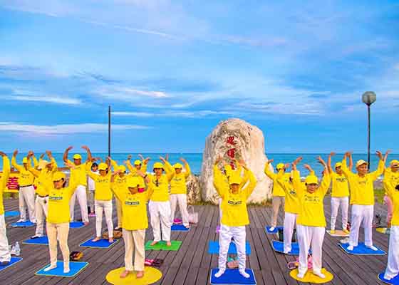 Image for article Taïwan et Macao : Des veillées aux chandelles solennelles pour marquer les vingt ans de persécution