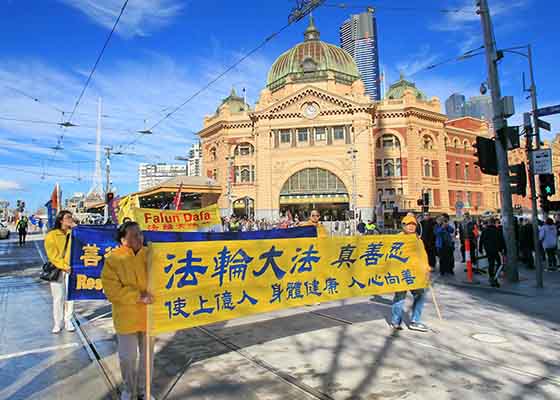 Image for article Australie : Défilé, rassemblement et veillée aux chandelles marquent le 20e anniversaire de la résistance à la persécution