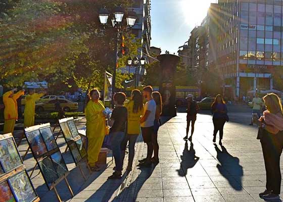 Image for article République dominicaine et Grèce : Les activités du Falun Gong marquent 20 ans de résistance à la persécution par le Parti communiste chinois