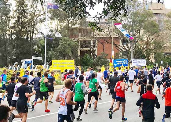 Image for article Des coureurs dans la Rose Bay à Sydney découvrent le Falun Gong