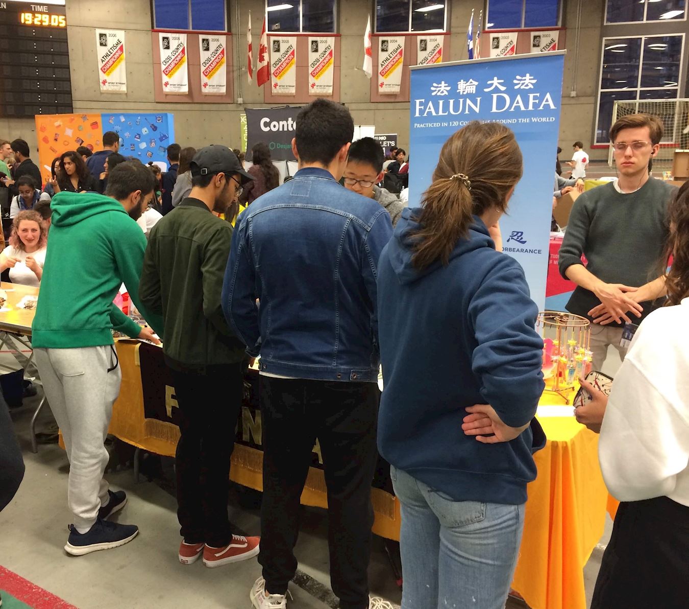 Image for article Canada : Présentation du Falun Dafa aux activités de la soirée annuelle de l'université McGill