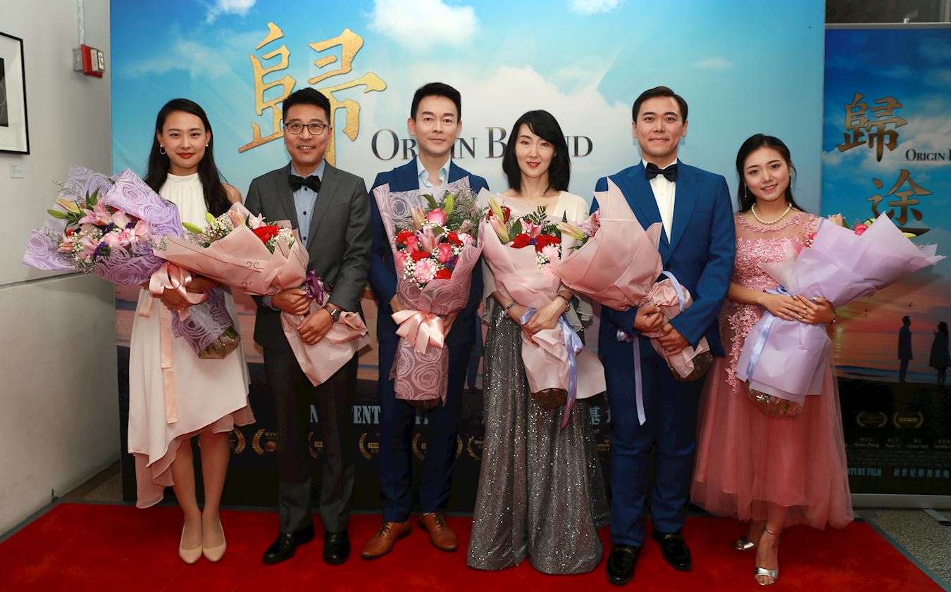 Image for article New York : Le public exprime son admiration pour le Falun Gong lors de la Première du Film Origin Bound