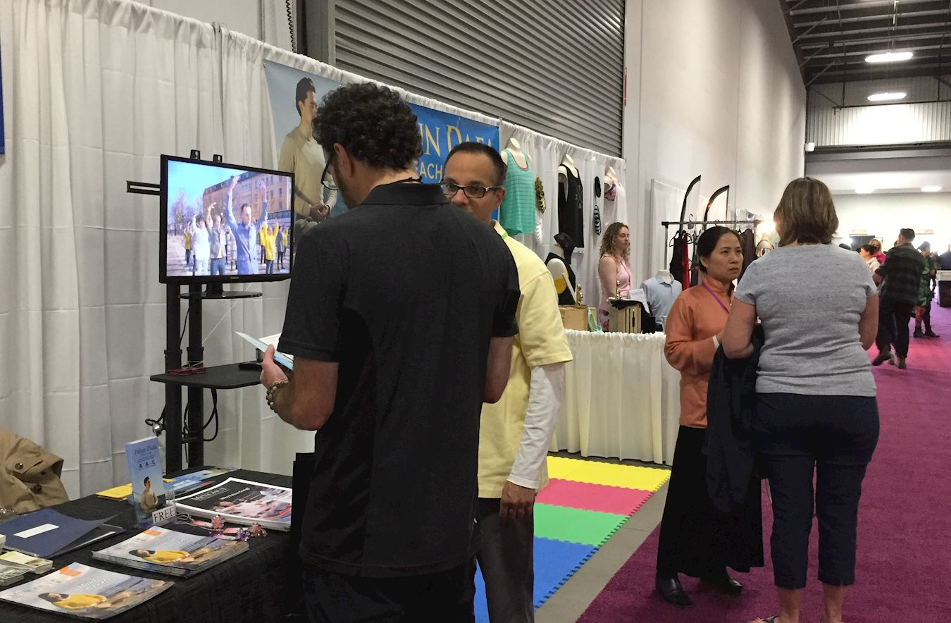 Image for article Canada : Un groupe de Falun Dafa invité à se présenter lors du Salon du Bien-être et du Yoga d'Ottawa