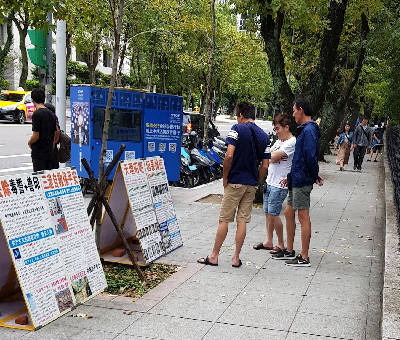 Image for article Taïwan : Les touristes chinois s'informent sur le Falun Gong au Sun Yat-sen Memorial Hall