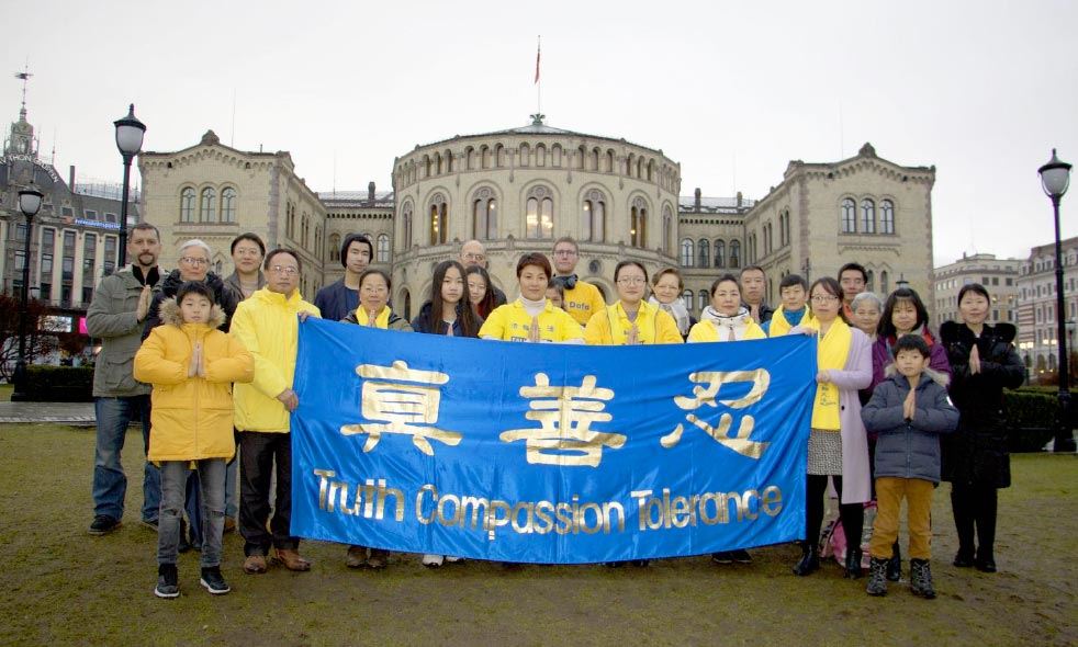Image for article Des pratiquants norvégiens souhaitent à Maître Li un bon Nouvel An chinois