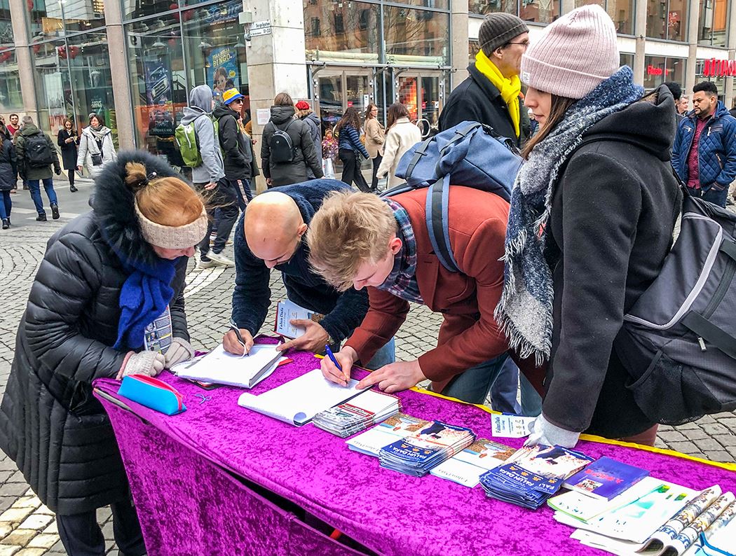 Image for article Les pratiquants de Falun Gong de Suède appellent à la fin de la persécution en Chine