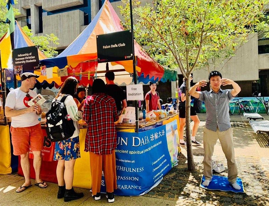 Image for article Sydney, Australie : Le Falun Dafa a été chaleureusement accueilli pendant la semaine de l'orientation à l'université Macquarie