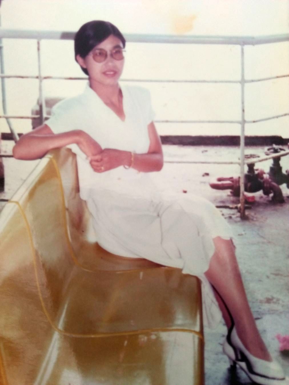 Image for article Ayant perdu son enfant mort-né et ses parents, une enseignante d’anglais meurt à la suite d'années de persécution pour sa croyance