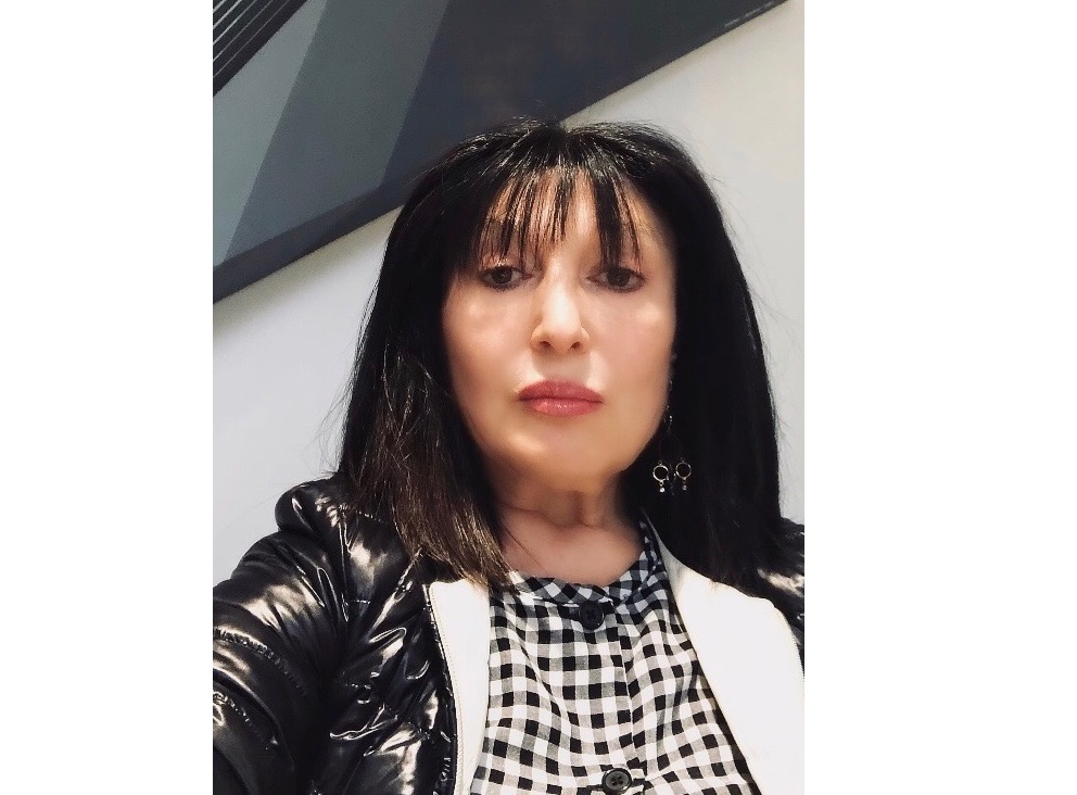 Image for article La propriétaire d'une bijouterie se remet d'une infection pulmonaire après avoir récité Falun Dafa est bon