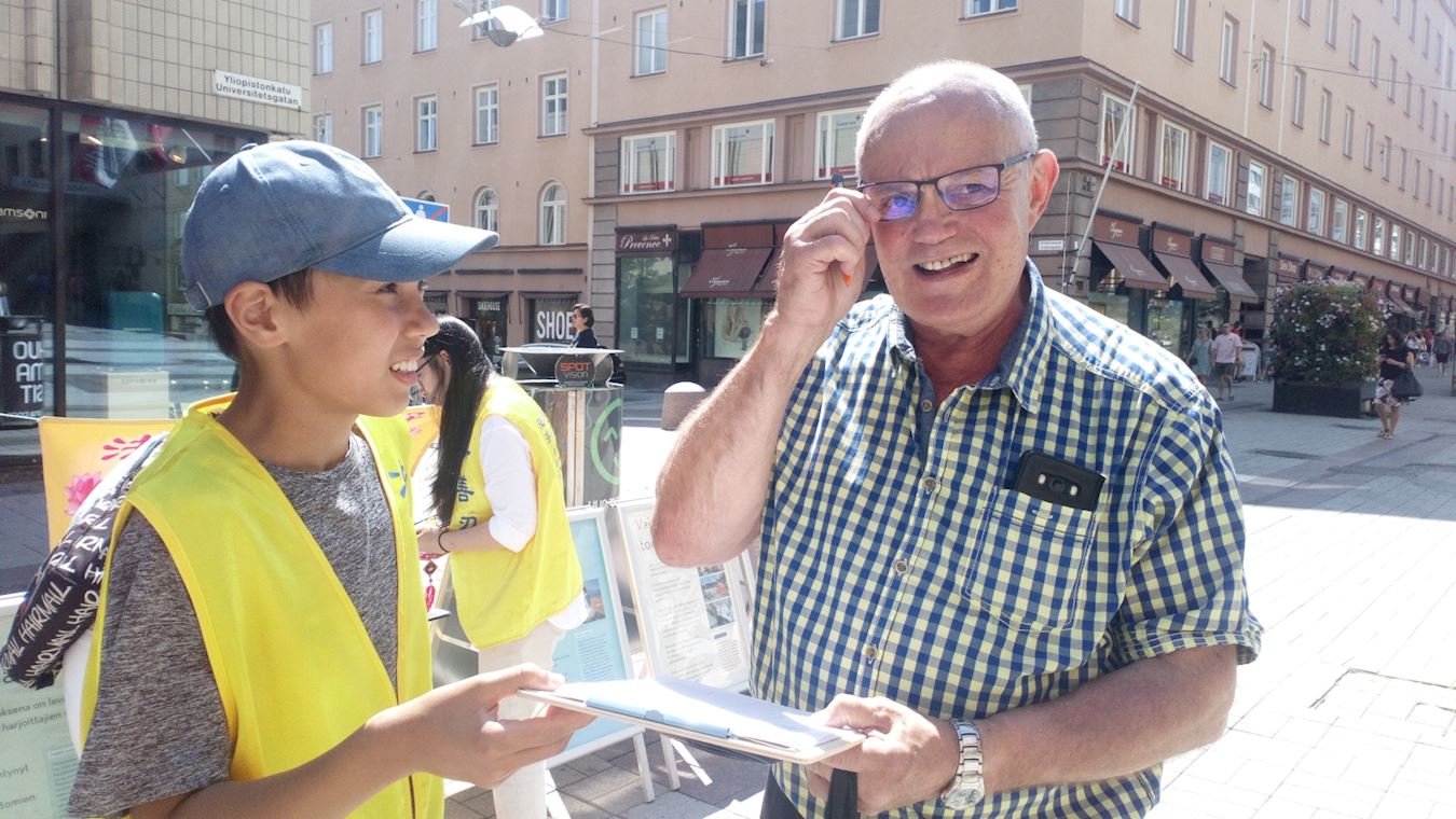 Image for article Un stand d'information du Falun Gong à Turku, en Finlande, génère du soutien